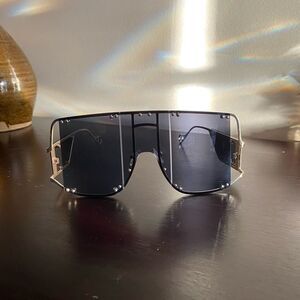 Oversized unisex sunglasses